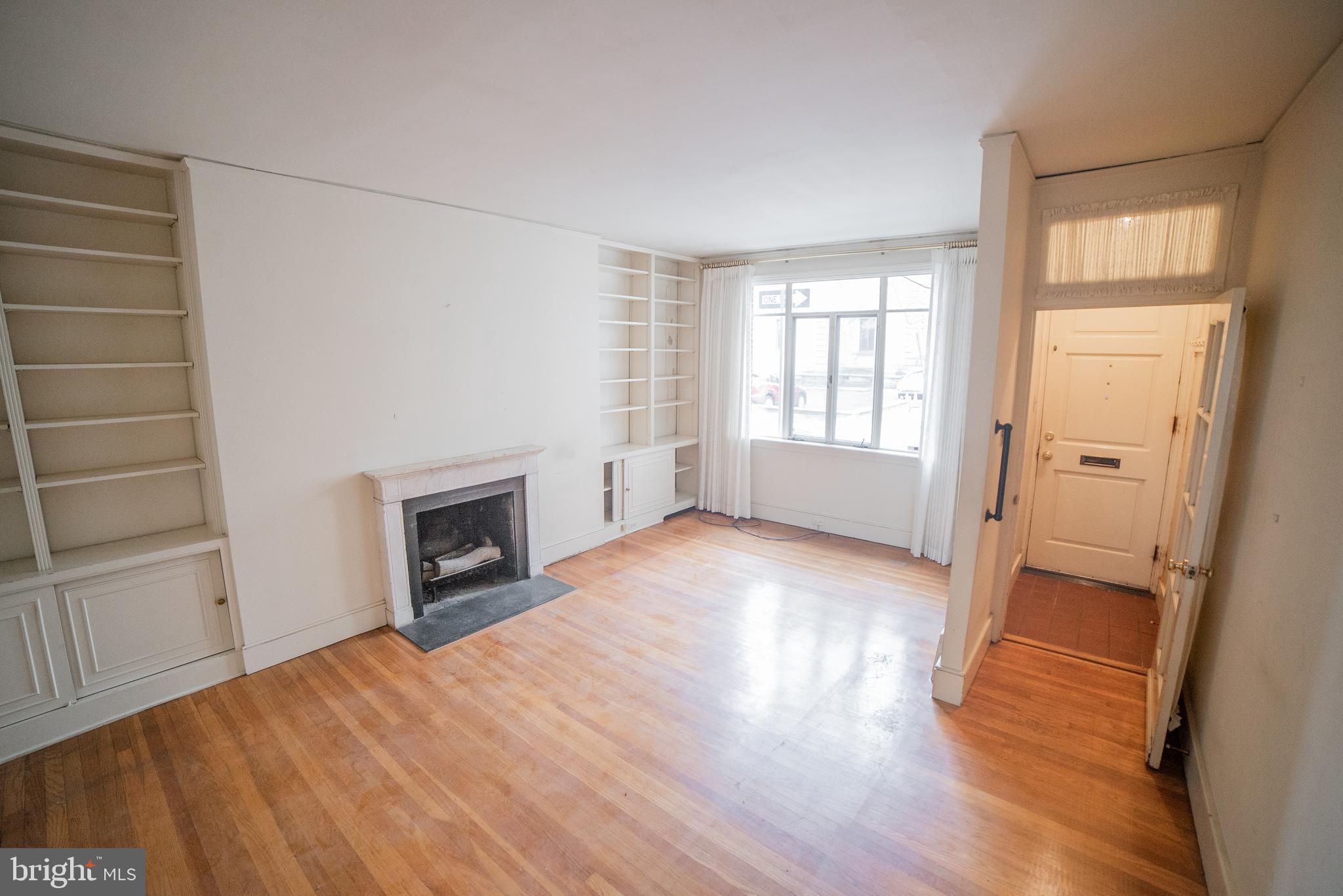 LOGAN SQUARE - Residential