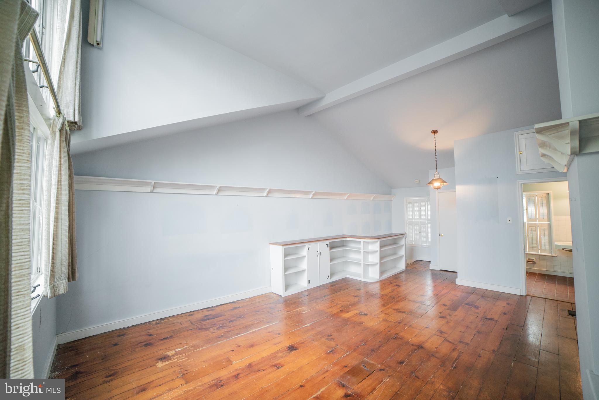 LOGAN SQUARE - Residential