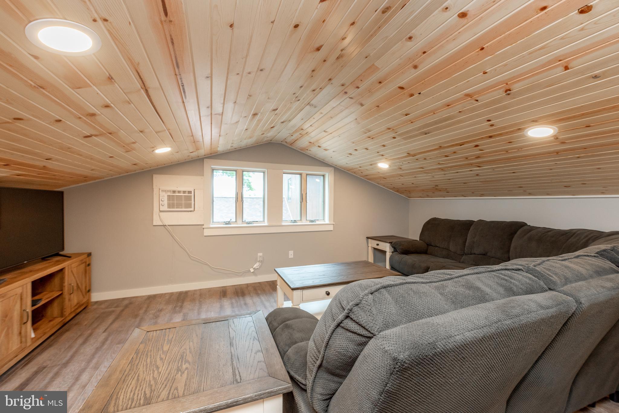 WHITE OAK - Residential