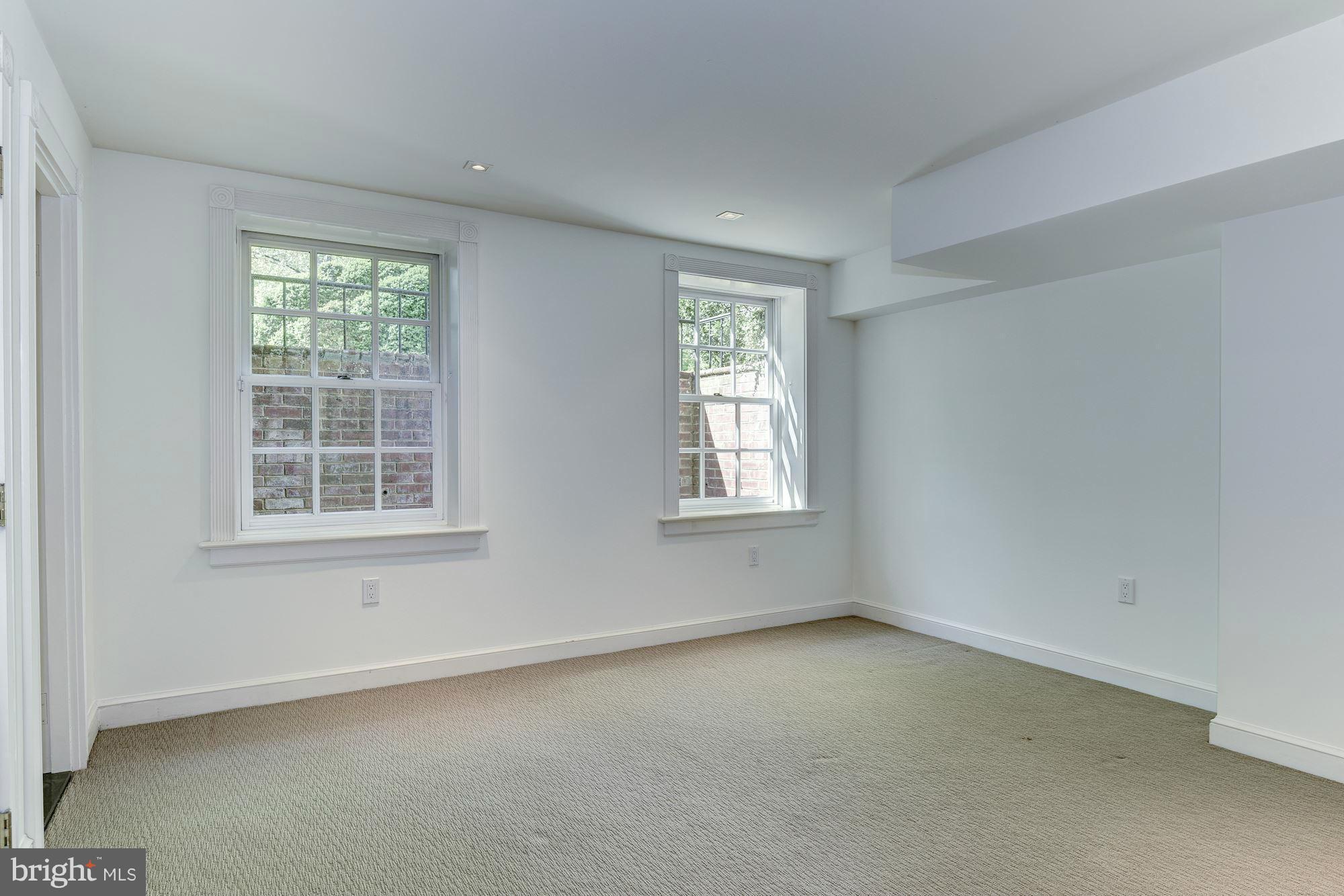 SPRING VALLEY - Residential