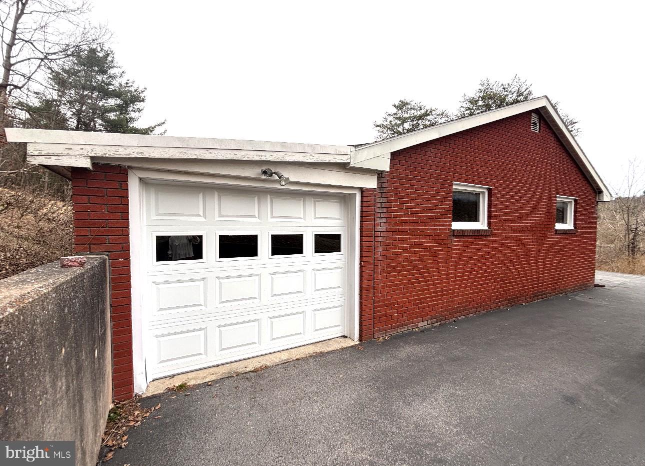 409 RUNVILLE ROAD
