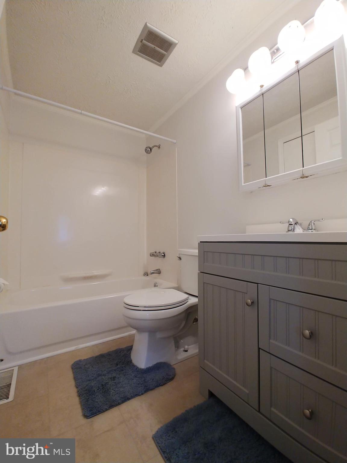 GOLDEN BEACH - Residential