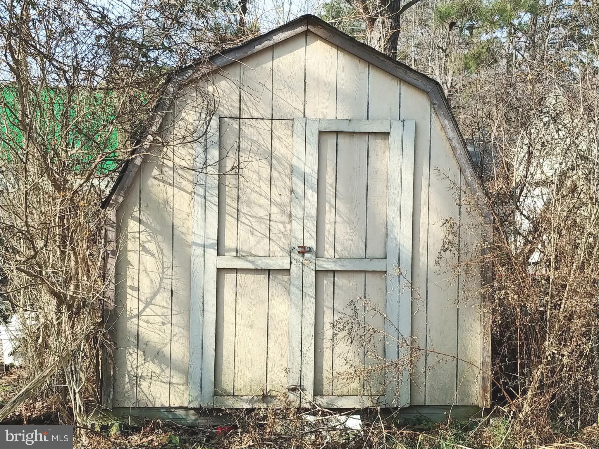 GOLDEN BEACH - Residential