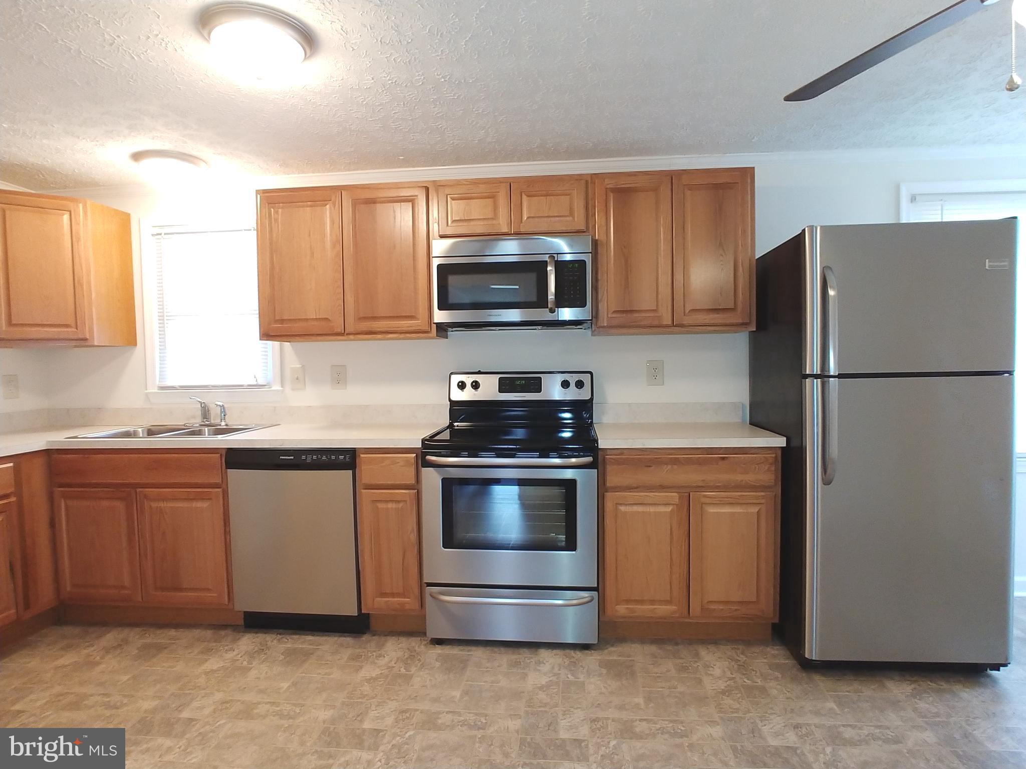 GOLDEN BEACH - Residential