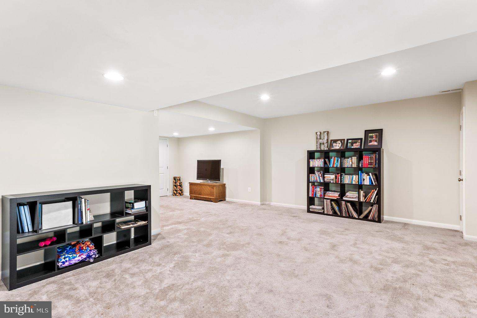 KNOLLCREST MANOR - Residential