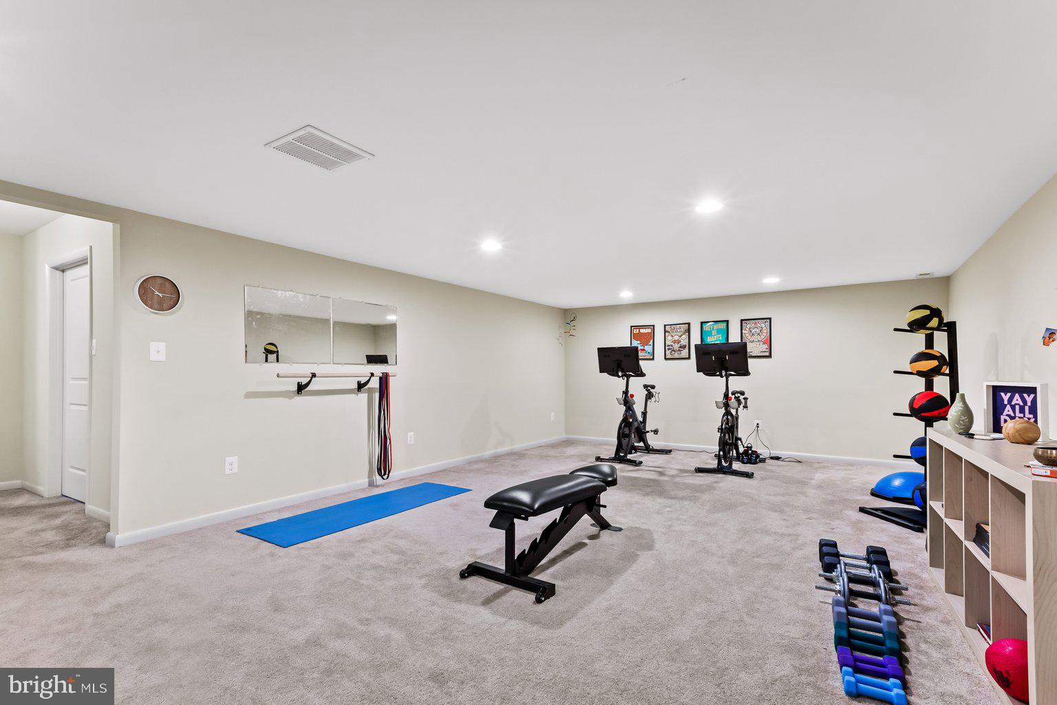 KNOLLCREST MANOR - Residential