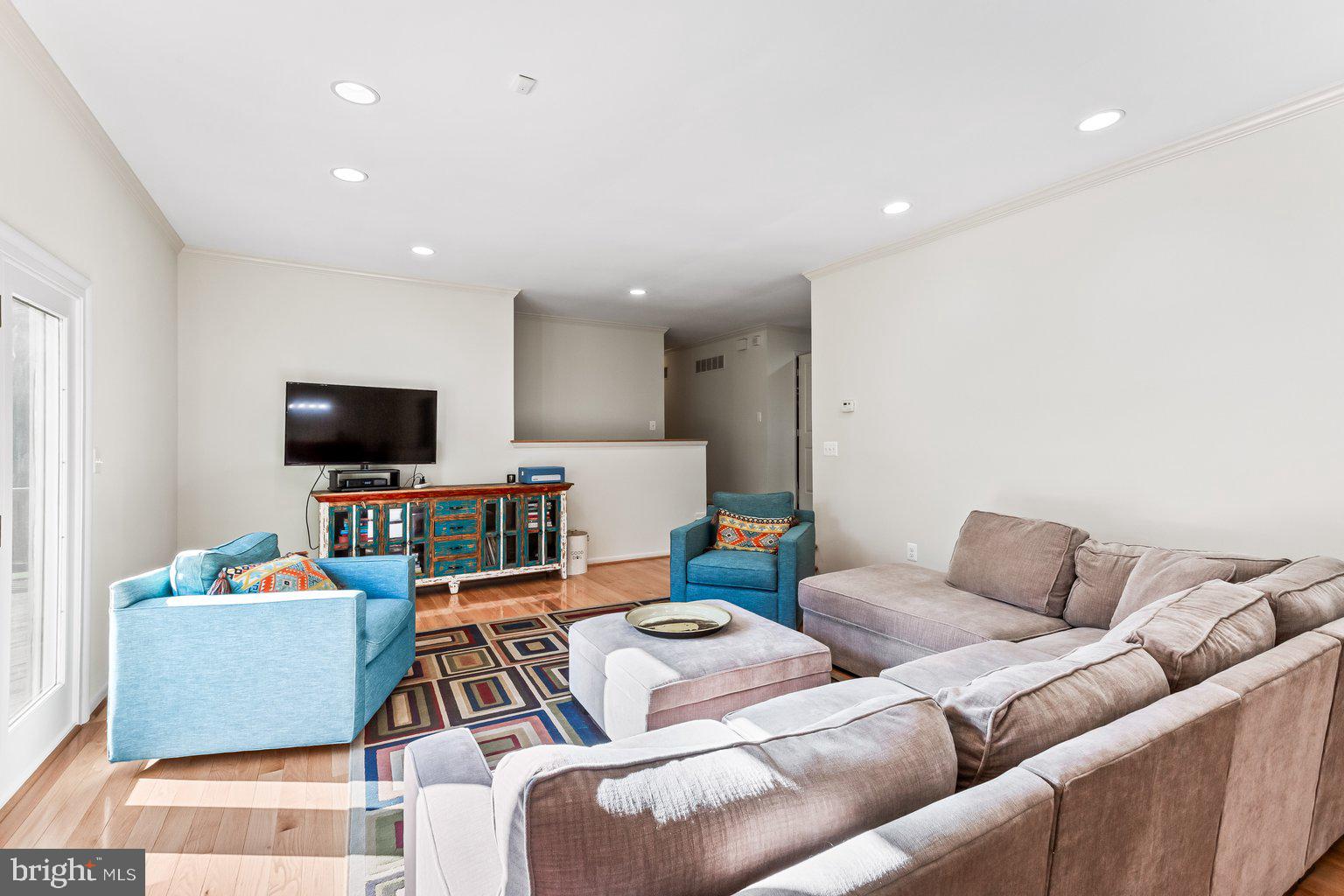 KNOLLCREST MANOR - Residential