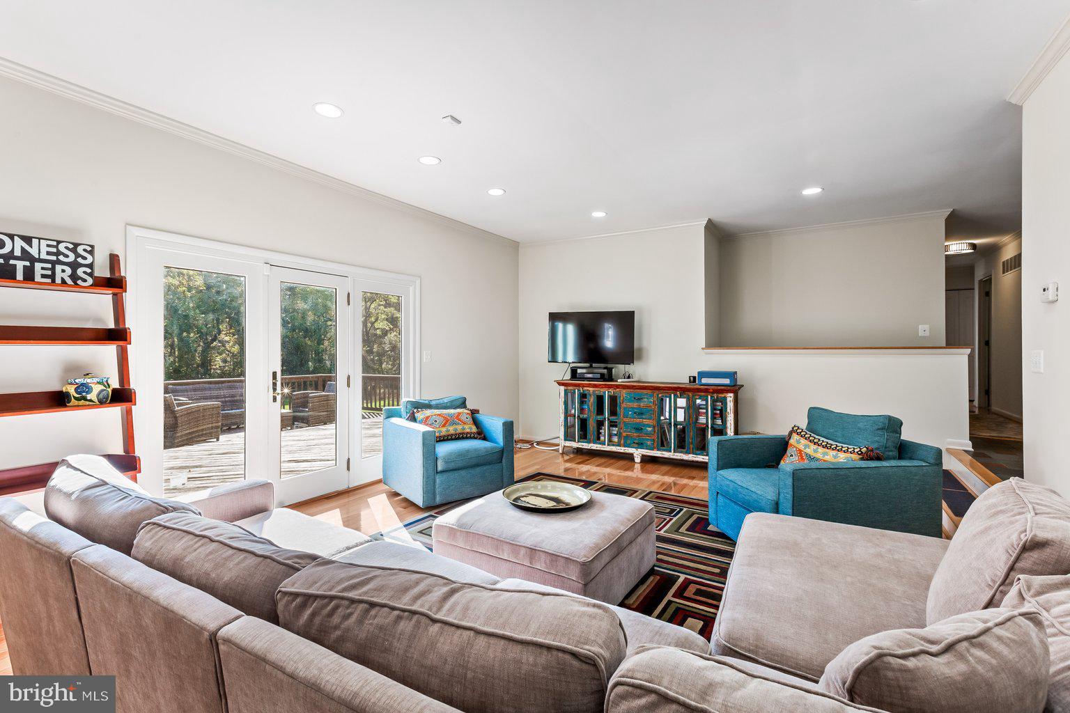 KNOLLCREST MANOR - Residential