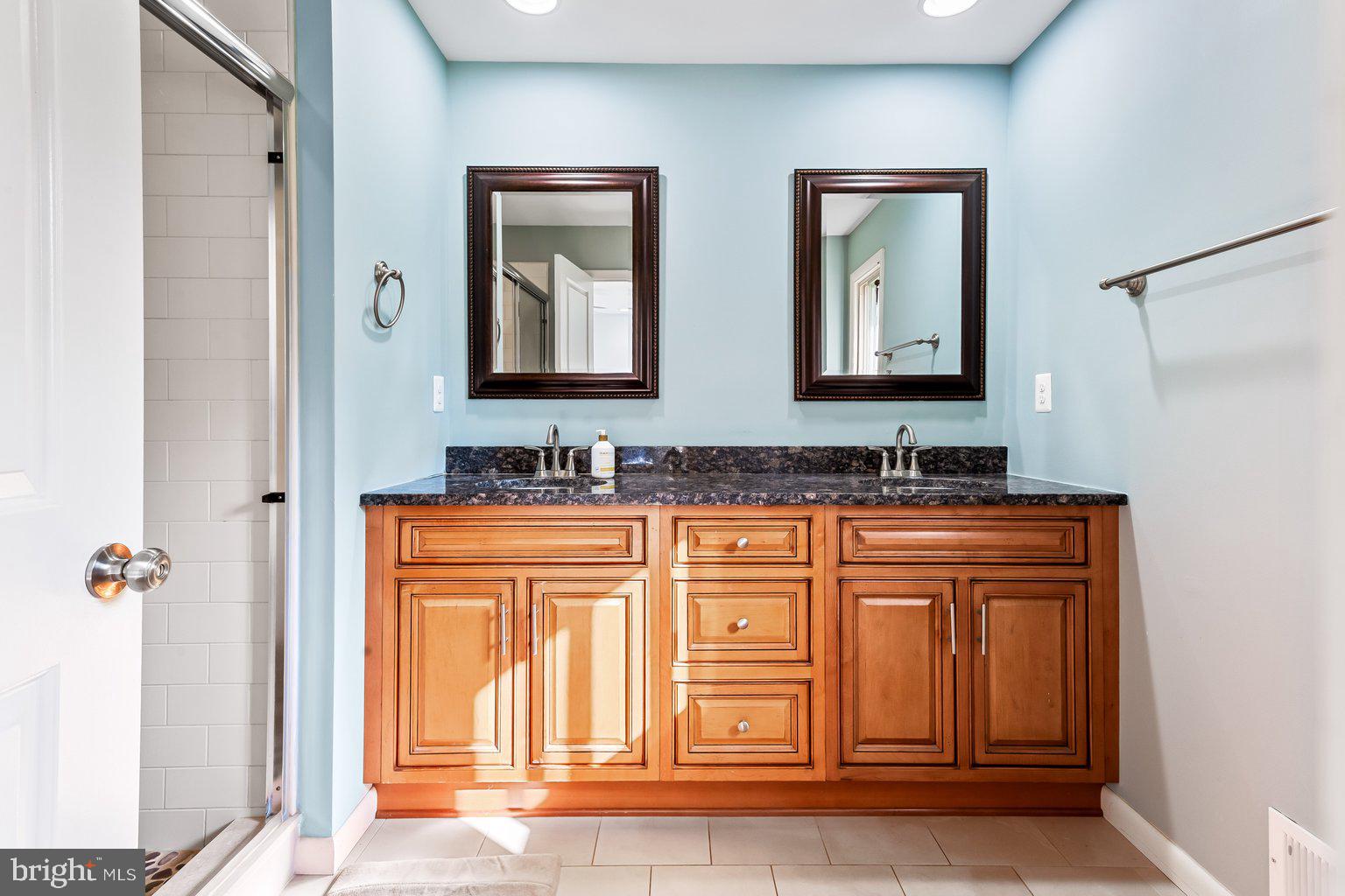 KNOLLCREST MANOR - Residential