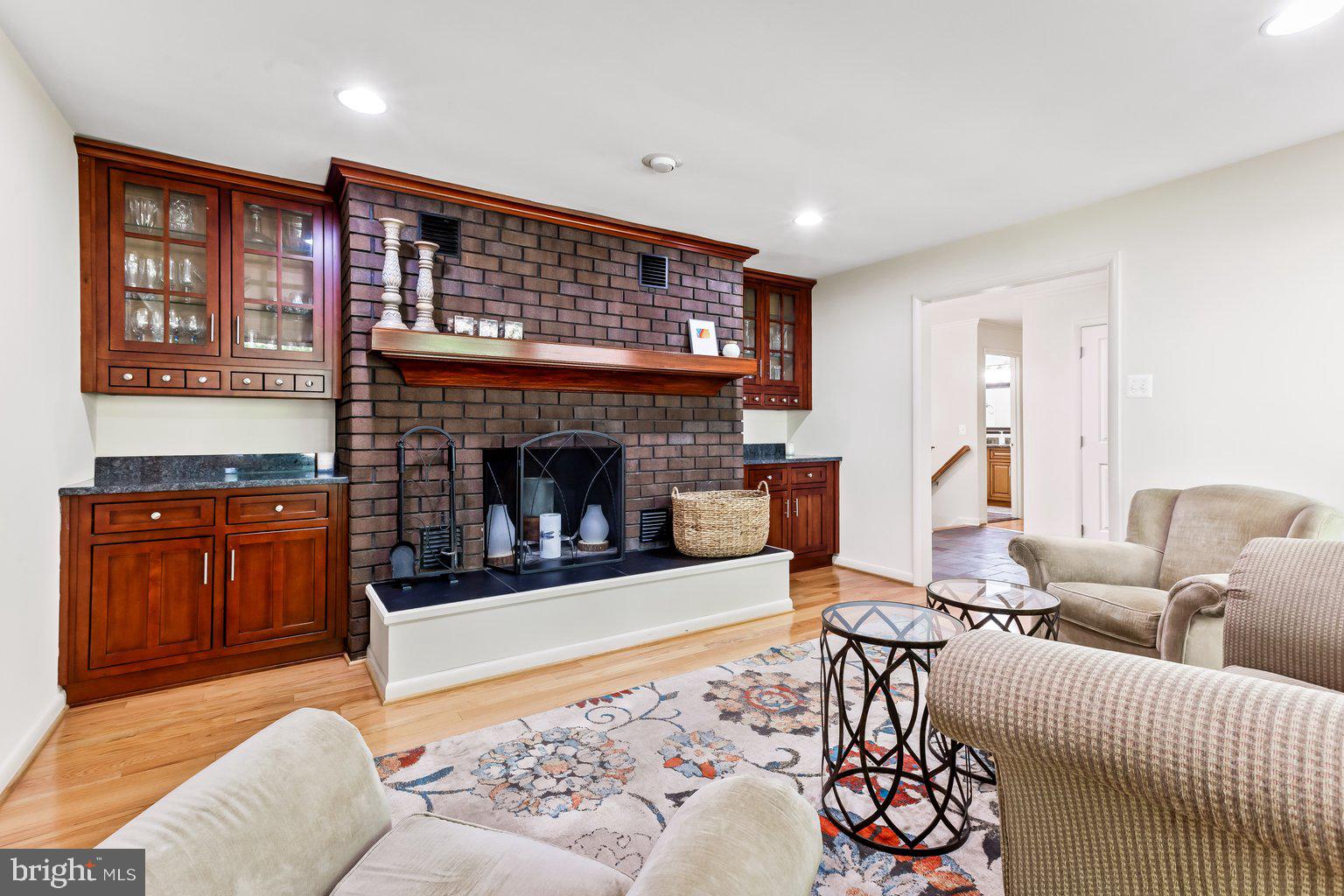 KNOLLCREST MANOR - Residential