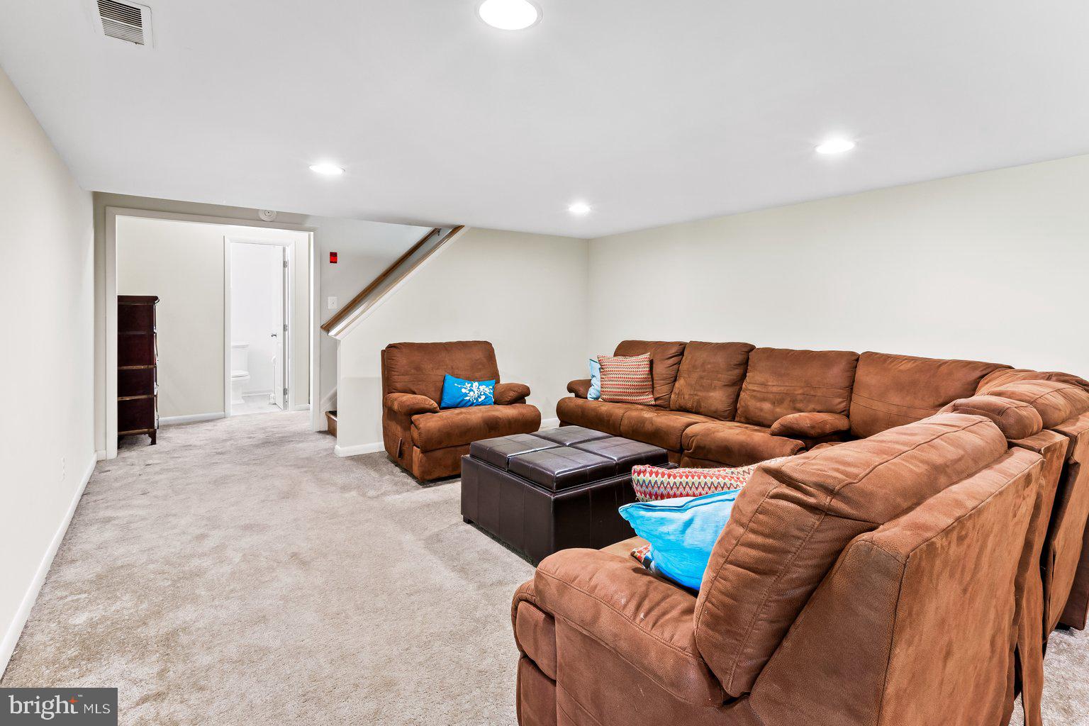 KNOLLCREST MANOR - Residential