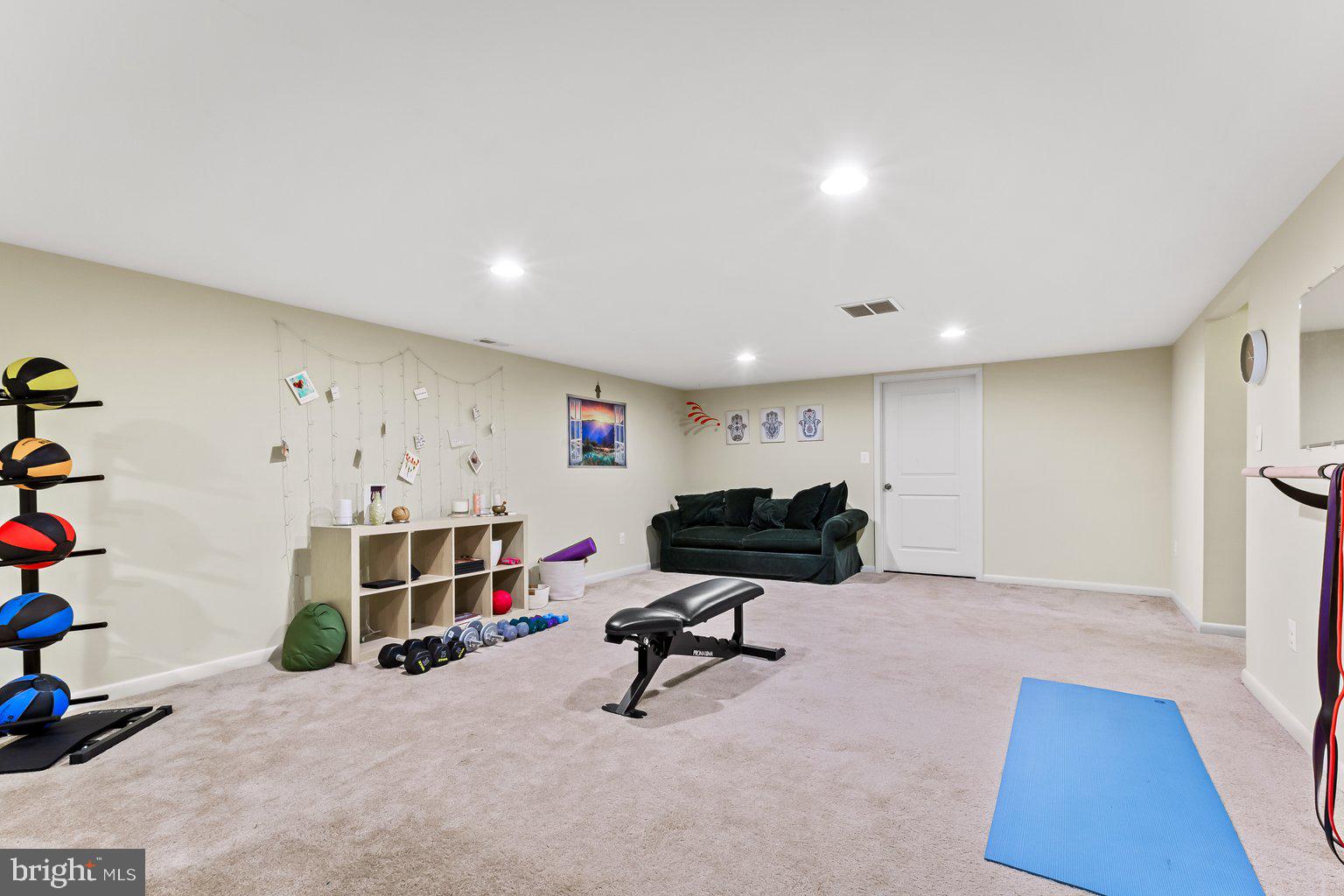 KNOLLCREST MANOR - Residential