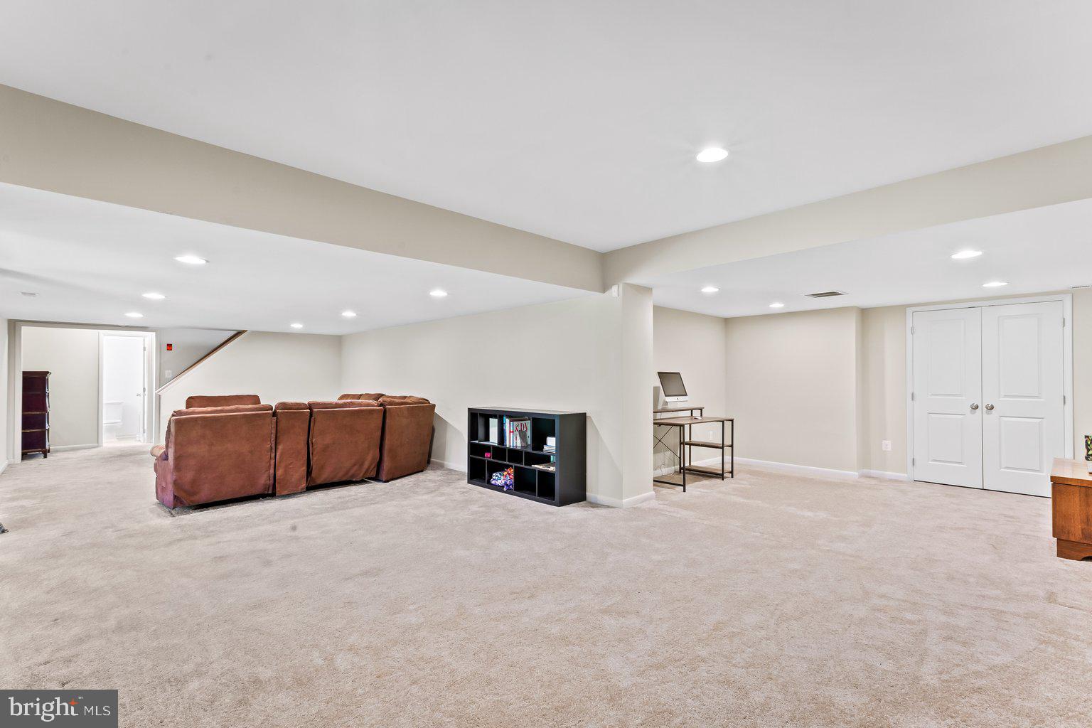 KNOLLCREST MANOR - Residential