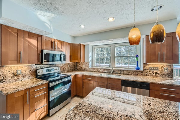 8 SAPPHIRE HILL CT, BALTIMORE, MD 21209 - Image 2bc20a31341e6c2f8e2a3bb734aa1219/3449056164