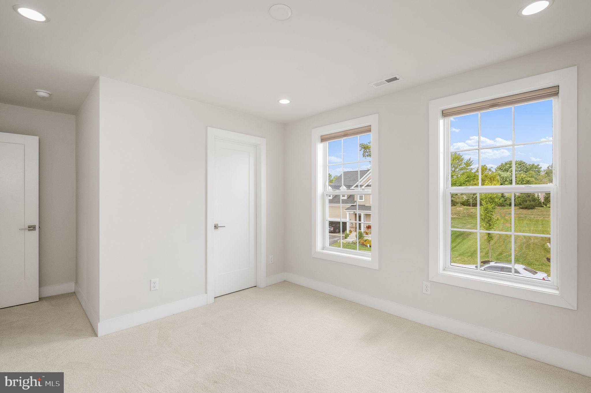 GREAT VALLEY CROSSING - Residential Lease