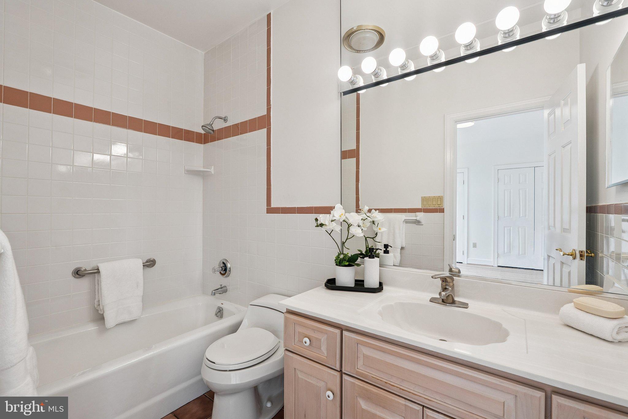 PINE KNOLLS - Residential