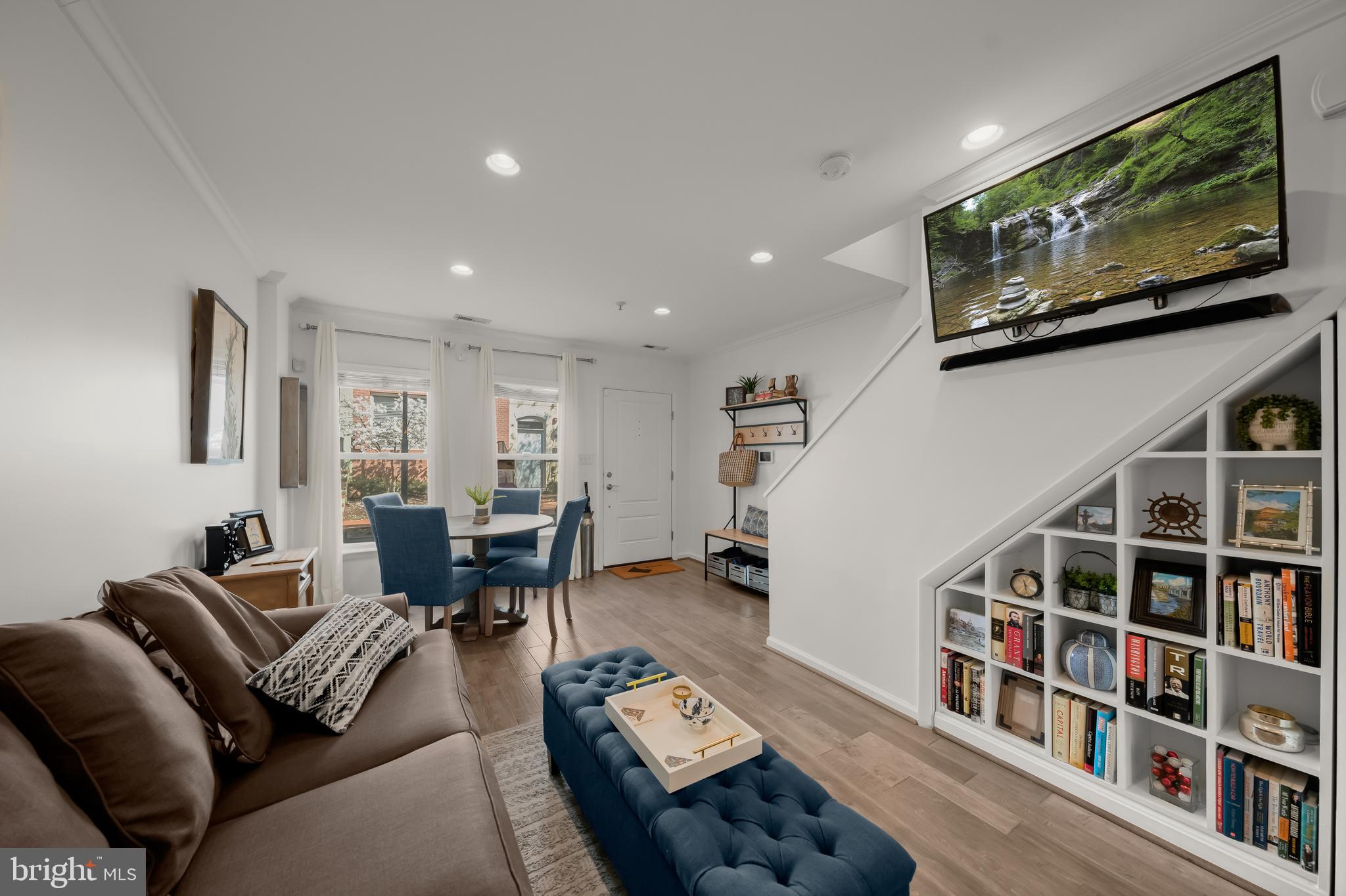 1043 5TH STREET SE