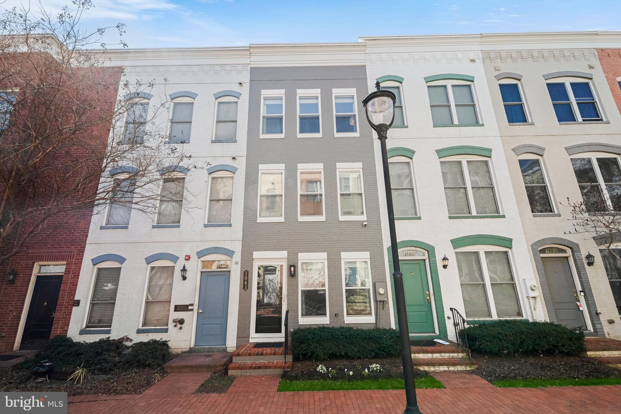 1043 5TH STREET SE