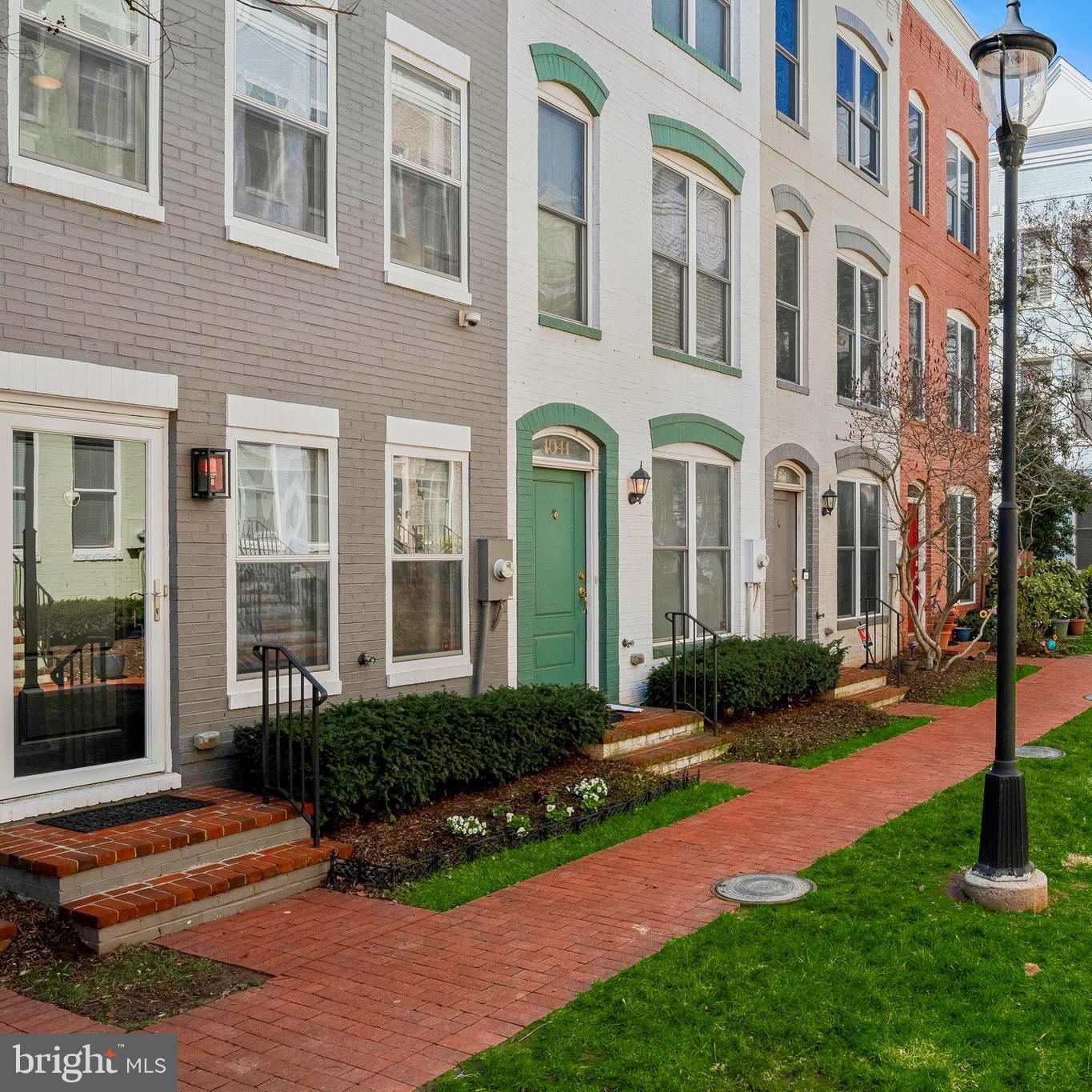 1043 5TH STREET SE