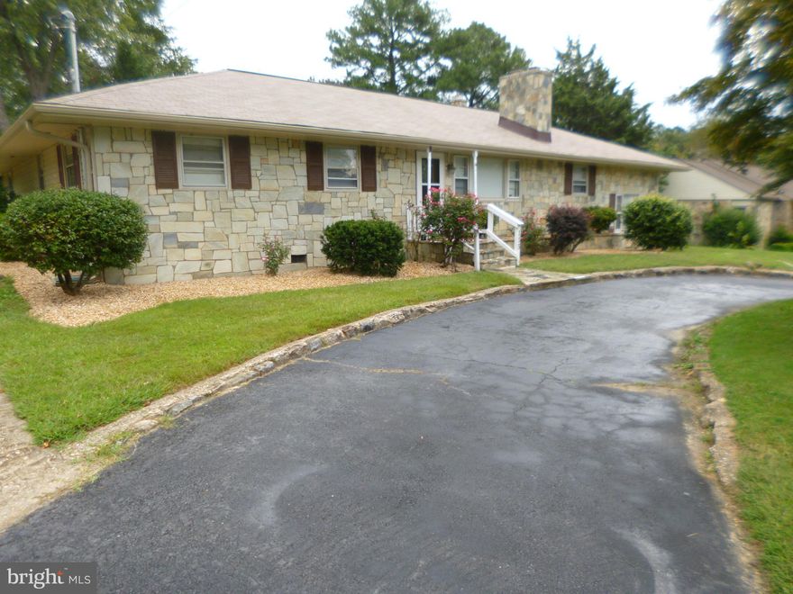 Not current photos*Paved circular drive leads up this one level home* Renewed hardwood flooring, new gas furnace in 2021*luxury vinyl flooring, fireplace in LR is nonfunctional, formal dining, Spacious 15x14 equipped kitchen, skylights, lots of cabinets &  roomy enough for kitchen table or enjoy meals from  adjoining breakfast room overlooking sunroom out to back yard that exudes of a pastoral setting featuring covered patio/Gazebo.** Office/study/crafts room with built ins overlooks sunken family room with curved steps and exposed beams. Hall full bath has "Safe-step up tub and shower*1/2 bath off kitchen. Primary bedroom features private sitting/dressing room and bath. Additional parking for camper/motor home

No Pets, No Smokers No Co-Signers, 2 year work history including w-2's for 2024 and 2023, minimum credit score 630. Good 2 year credit and rental history.  3 times the amount of rent in gross income. income 3 times the rent**