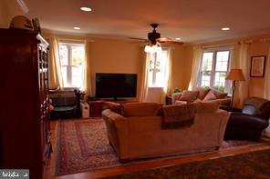 GLENVIEW - Residential Lease