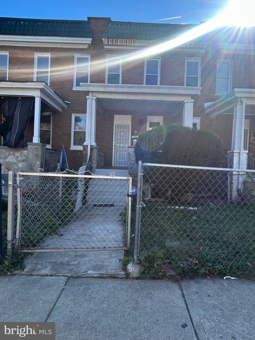 Welcome to 3325 W Garrison Ave!

This completely renovated 3 bedroom, 1 bathroom property is available now! Home features fresh paint, new flooring, an updated kitchen, an updated bathroom, and an in unit washer and dryer! 
Here are the rental requirements: 
✔️ Income must be 3x the monthly rent 
✔️ Vouchers are welcome 
✔️ No recent eviction history/failure to pay history (no minimum credit score required) 
✔️ $50 application fee per adult 
✔️ Security deposit due within 48 hours of accepted application 

Connect with us to make this property your new home!