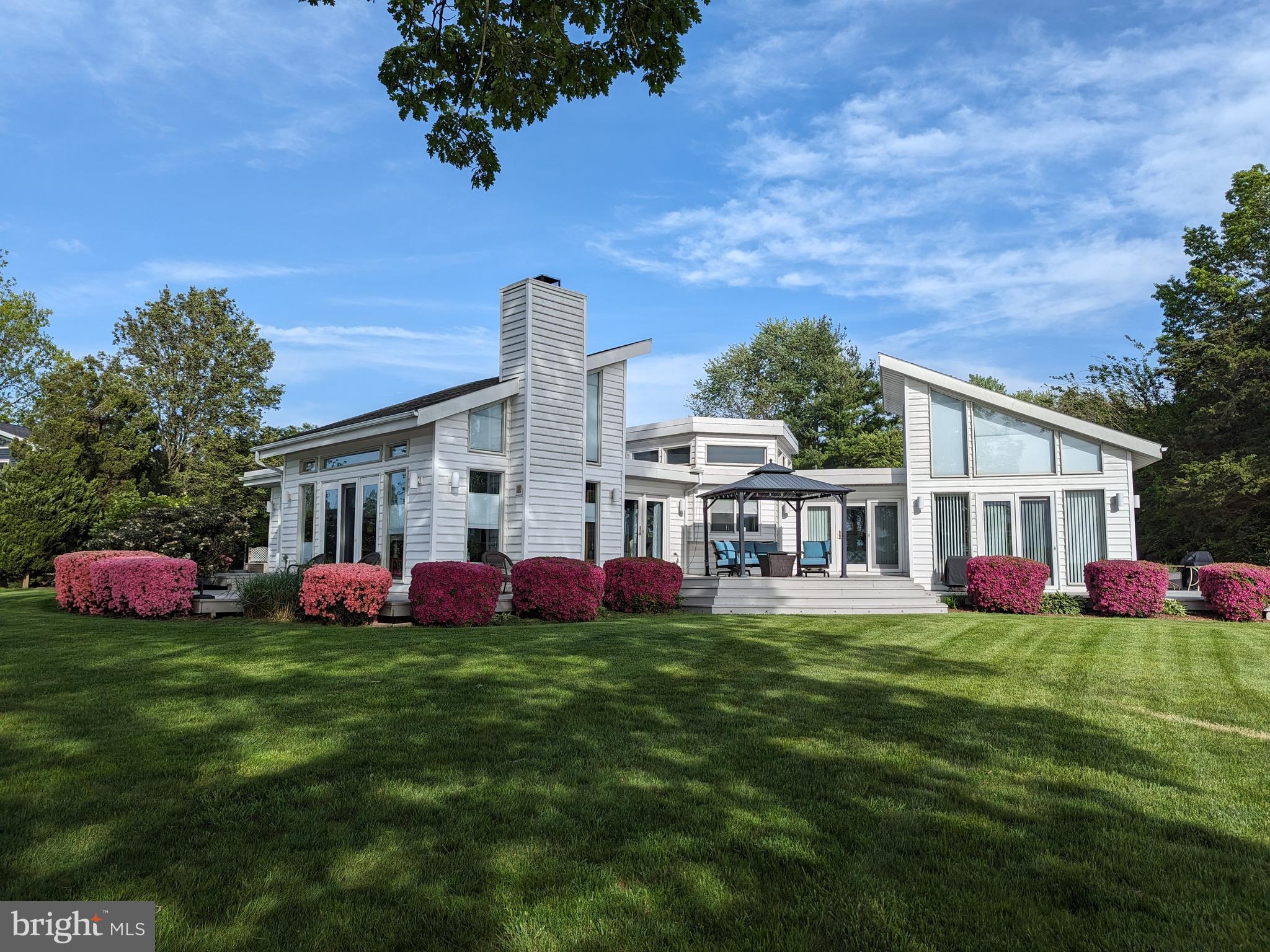 7 LEE COVE