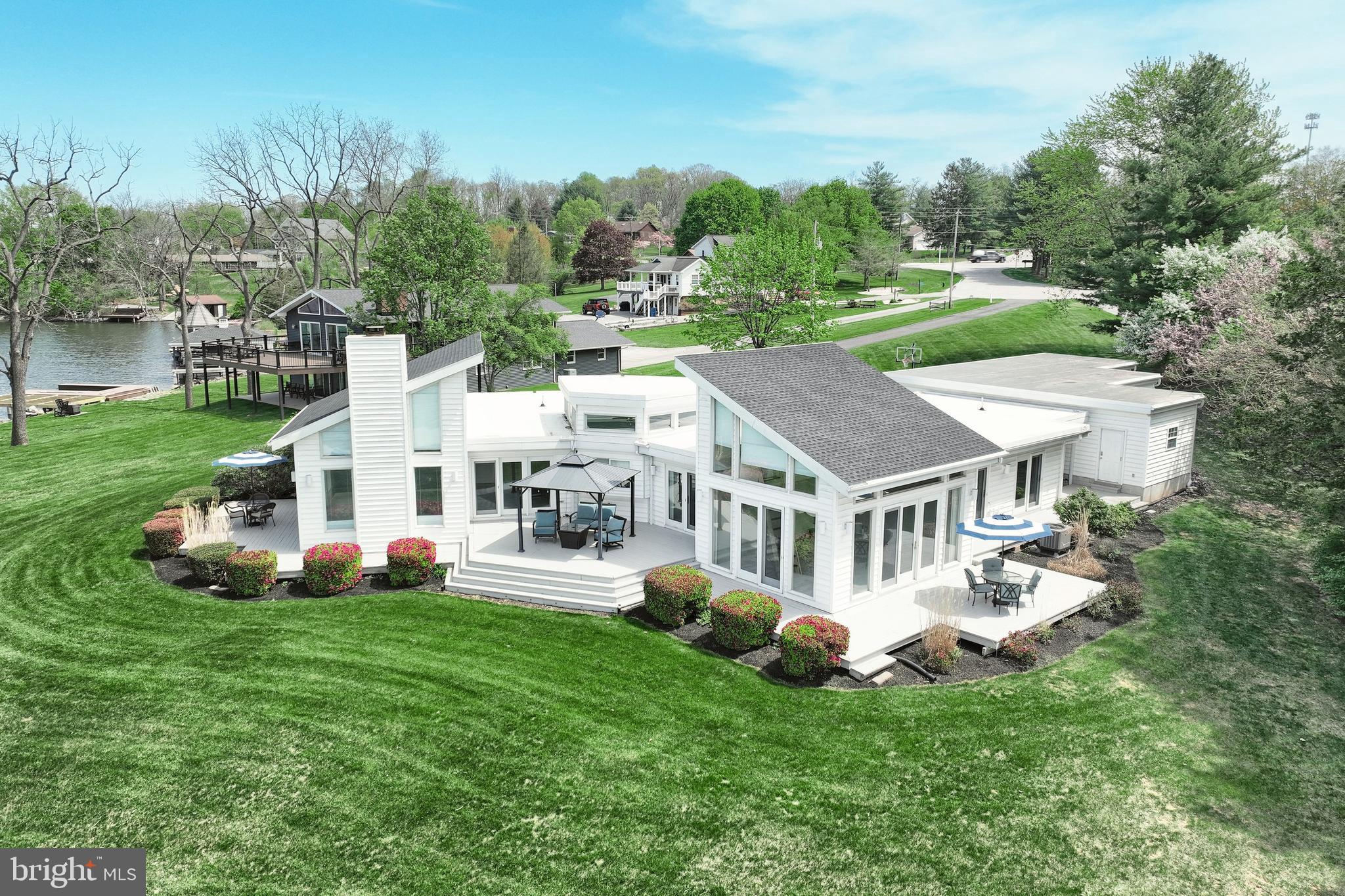7 LEE COVE