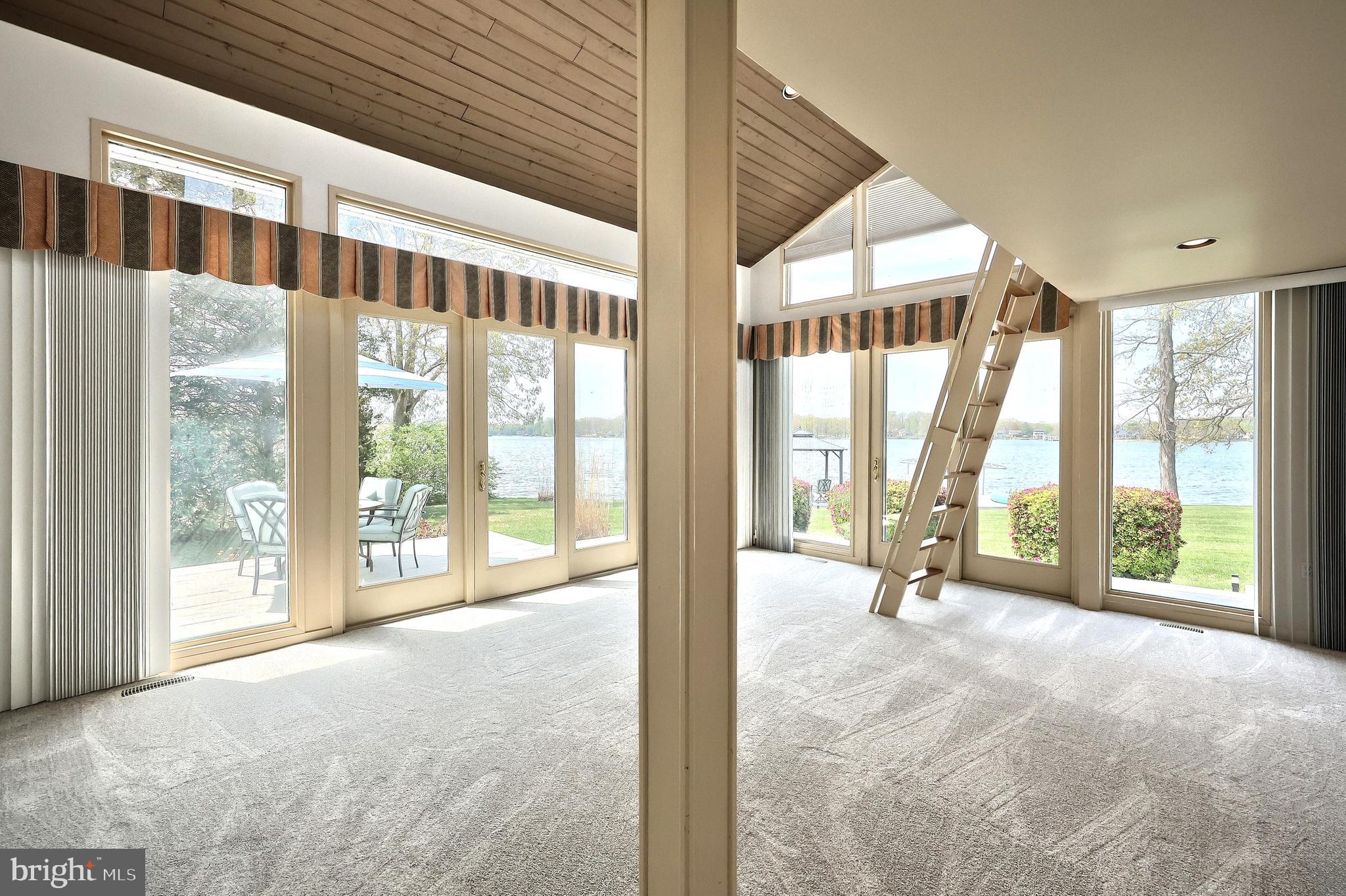 LAKE MEADE - Residential