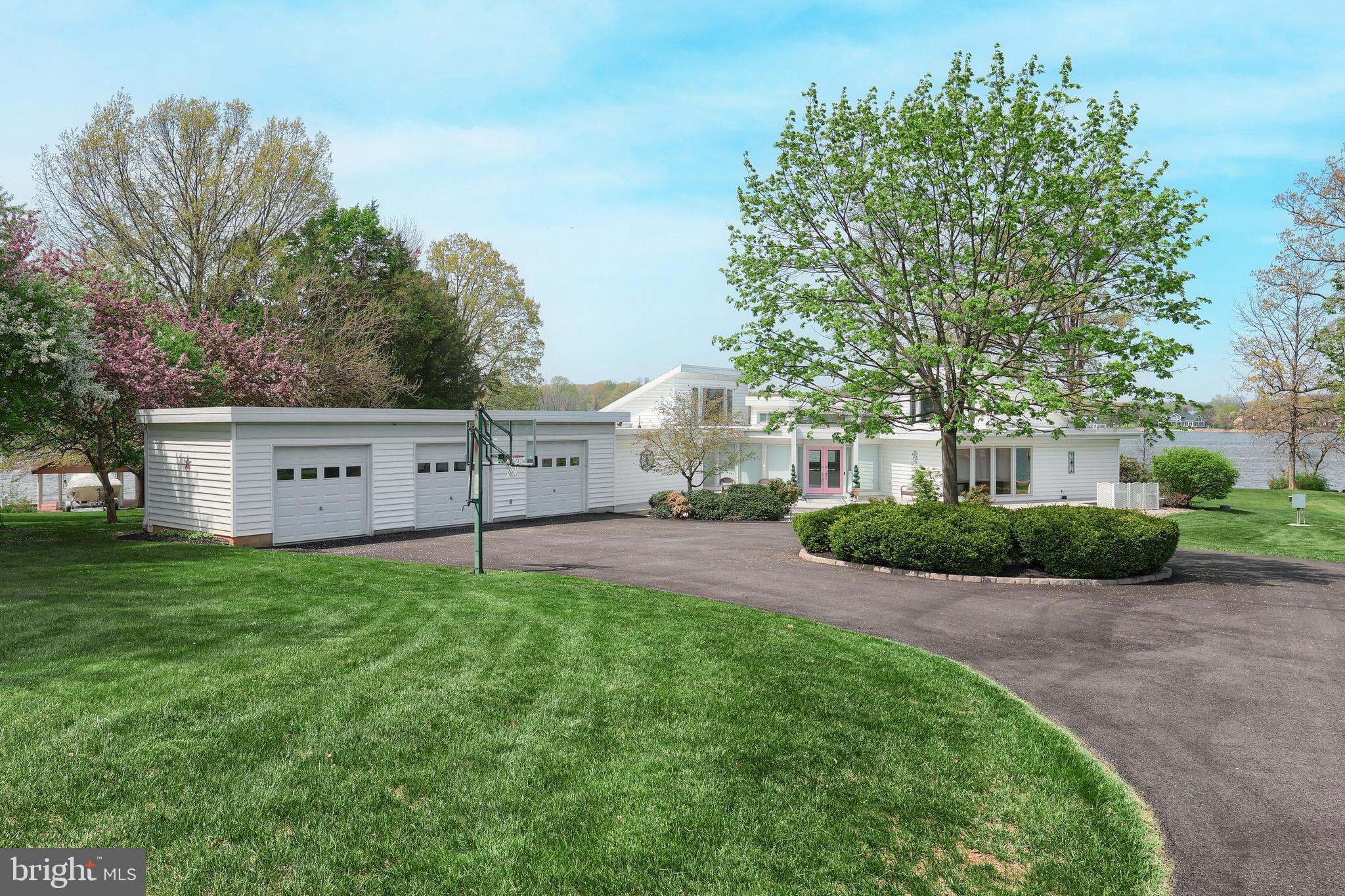 LAKE MEADE - Residential