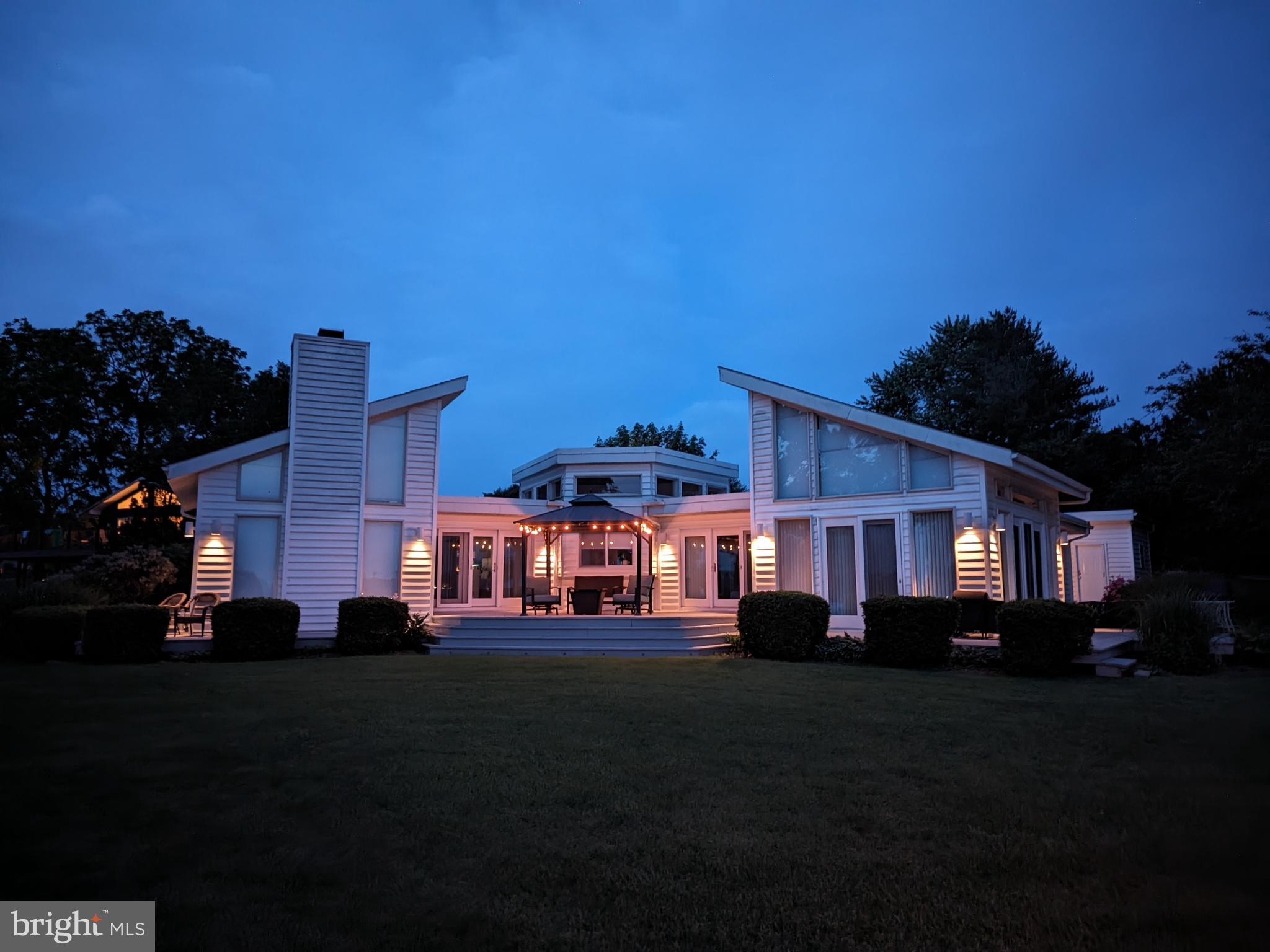 7 LEE COVE