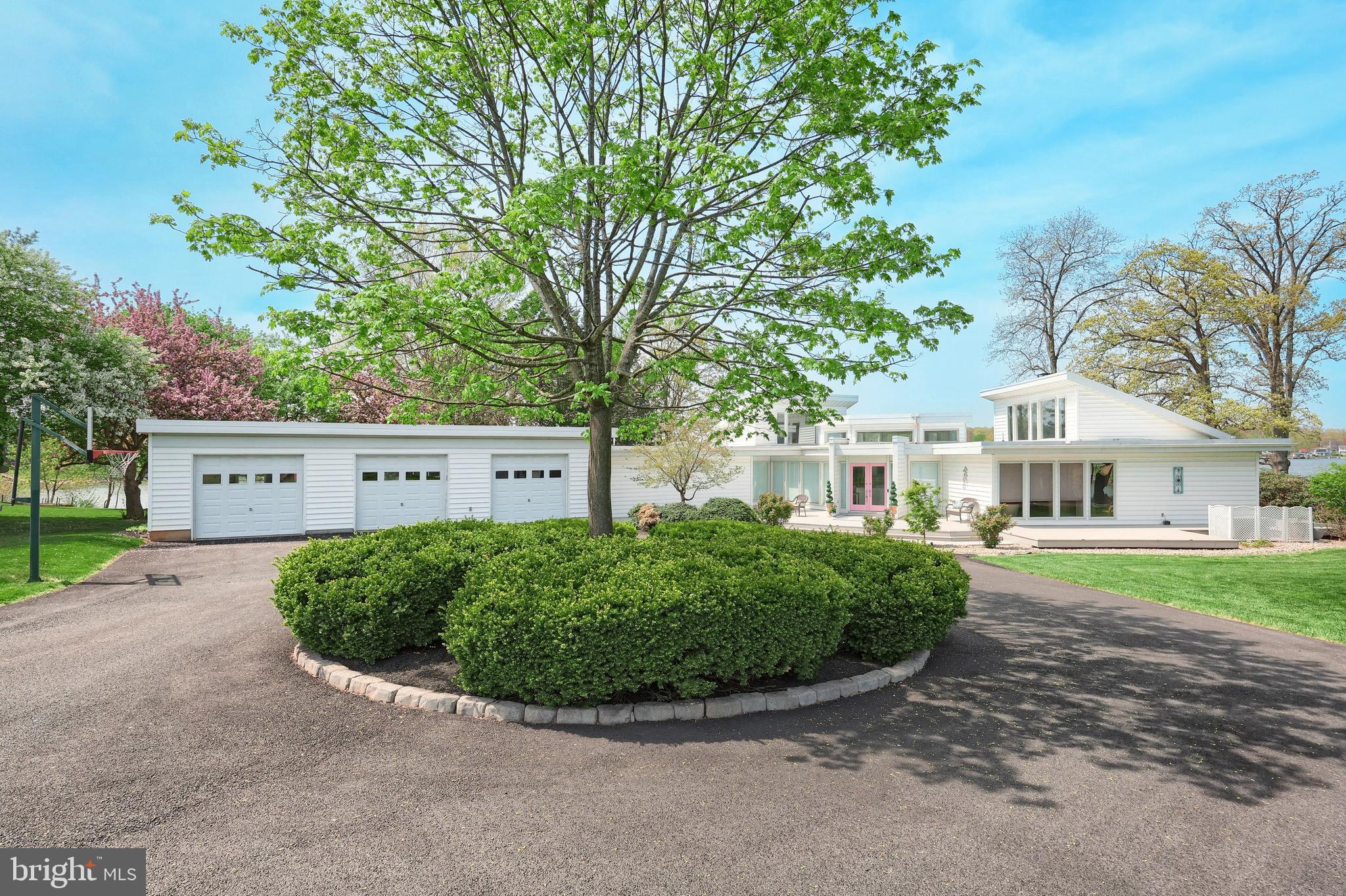LAKE MEADE - Residential