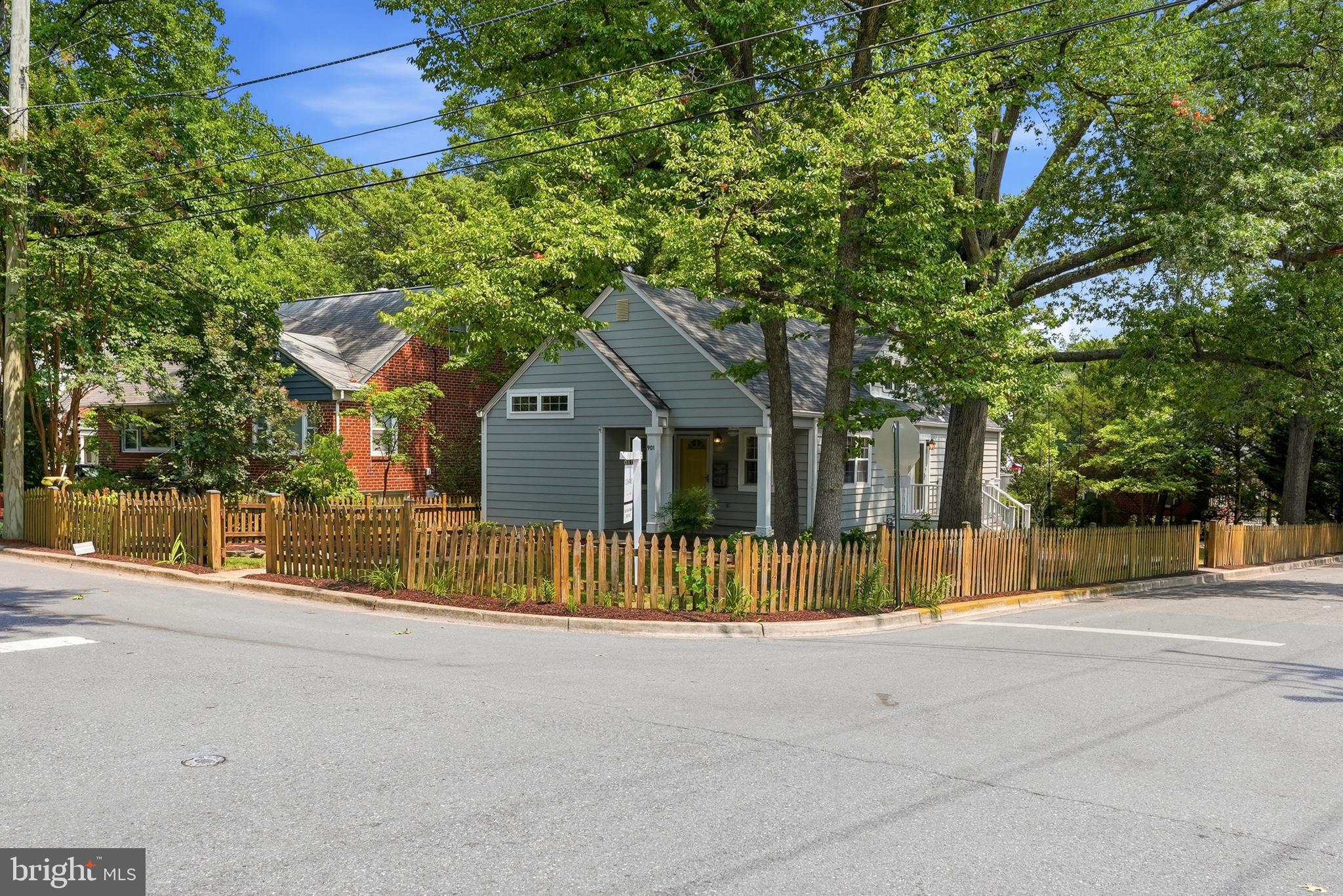 901 DAVIS AVENUE