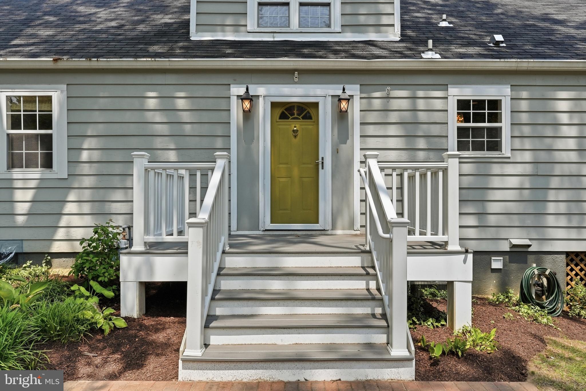 901 DAVIS AVENUE
