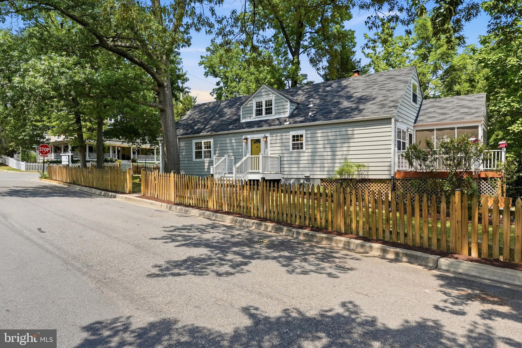 901 DAVIS AVENUE