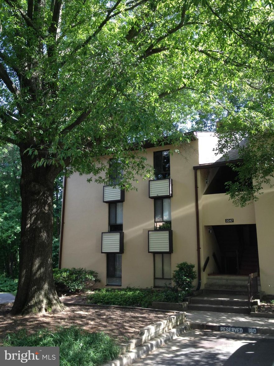 GREAT lOCATION ** Absolutely Gorgeous Fully Renovated .3B/R,2BA Condo* Near Reston Town Center and  close to Silver LIne.Metro Rail **  New Hardwood Floors in all bedrooms,L/R&D/R** Upscale bathrooms** New Refrigerator** M/BR has attached BA and walk-in-closet** Private Balcony backing to trees** Washer/Dryer in the unit** All Utilities&Condo fee included in Rent**  No Smokers,NO Pet