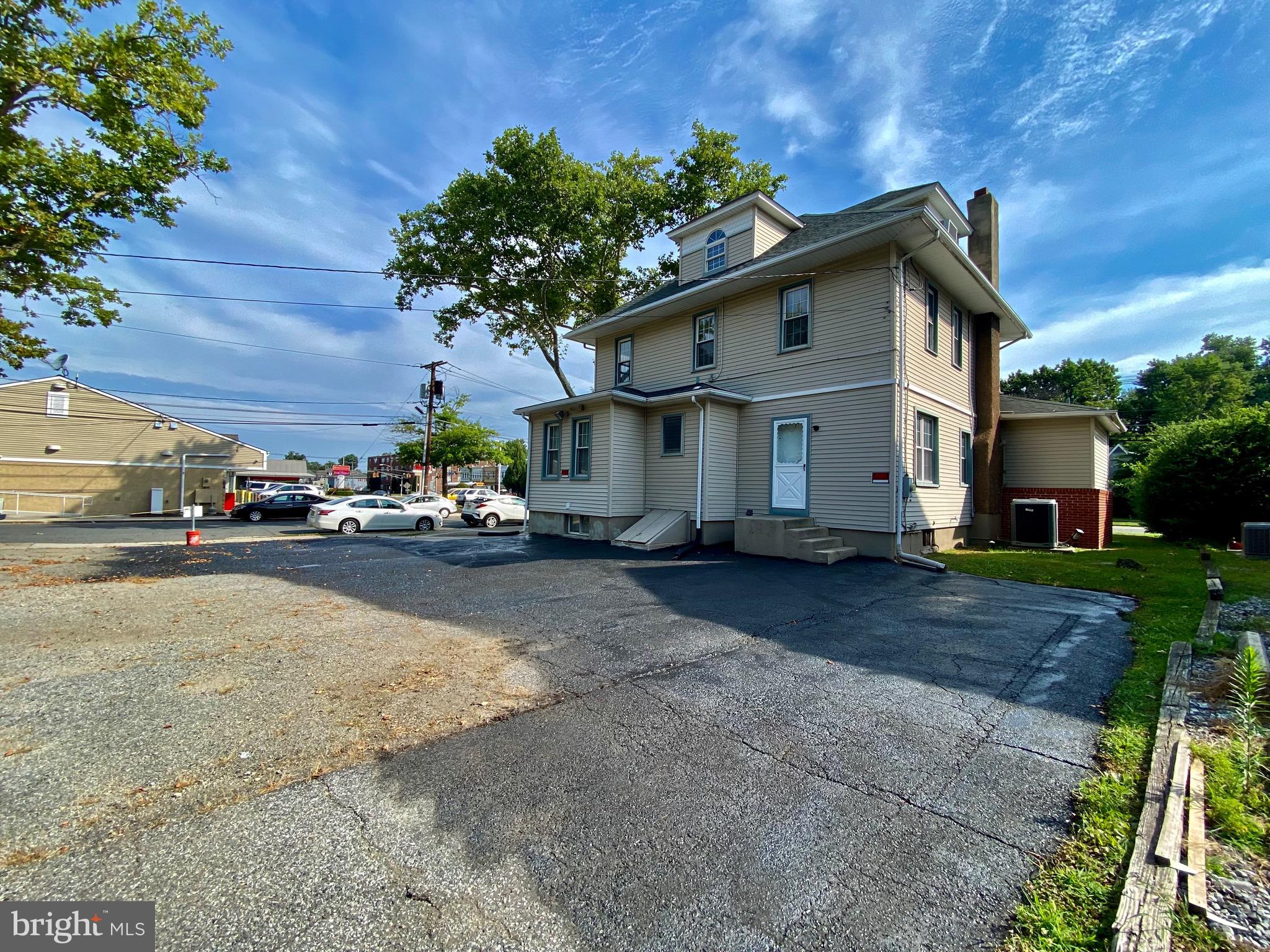402 S WHITE HORSE PIKE