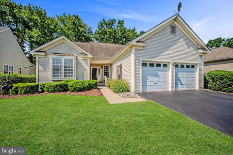 Photo of 102 Springmill Drive, MIDDLETOWN, DE 19709 (MLS # DENC2087760)