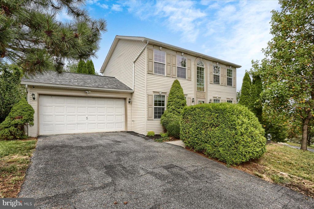 Photo of 2313 Aspen Way, HARRISBURG, PA 17110 (MLS # PADA2049920)