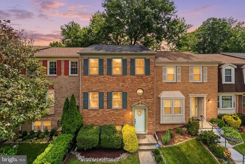 Photo of 12236 Cinnamon Street, WOODBRIDGE, VA 22192 (MLS # VAPW2121308)