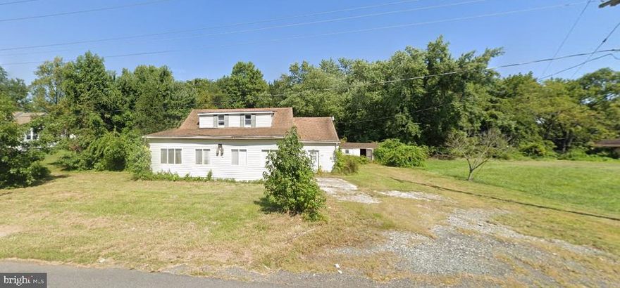 ATTENTION Investors!   Situated on a generously sized lot, this property offers incredible investment oppertunity. Located just minuets from Main Street and close to a variety of amenities, the potential for future growth & development is undeniable. The house has been gutted, providing a blank slate for a complete renovation to suit your investment goals.
Dont miss out on this rare chance to create something truly special in a highly desirable location.
Gps location: 912 N Bridge St, Elkton MD 21921