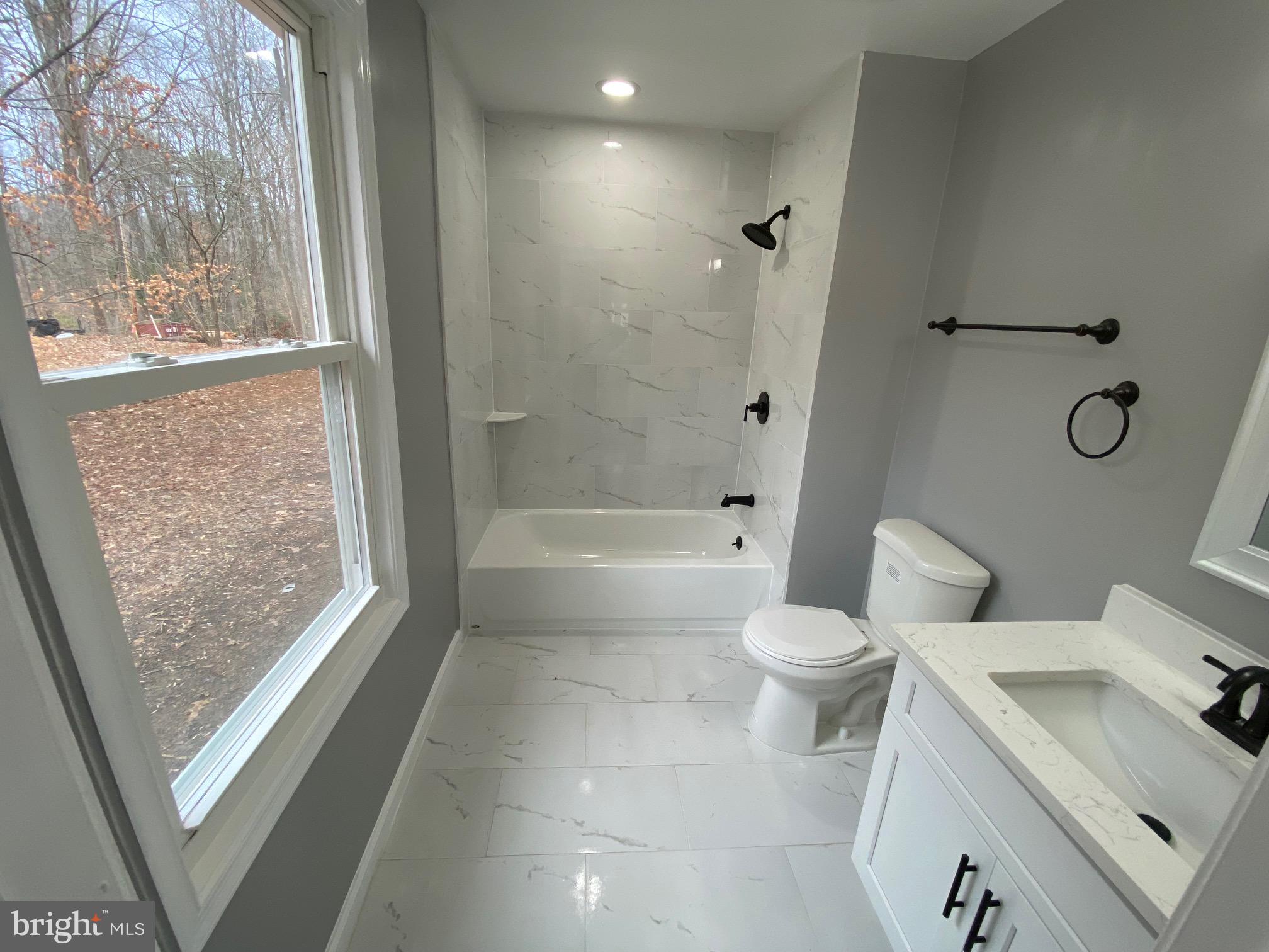 LAKE JACKSON - Residential