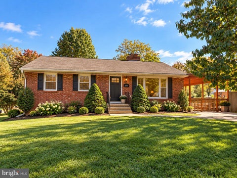 Photo of 7540 Axton Street, SPRINGFIELD, VA 22151 (MLS # VAFX2347596)