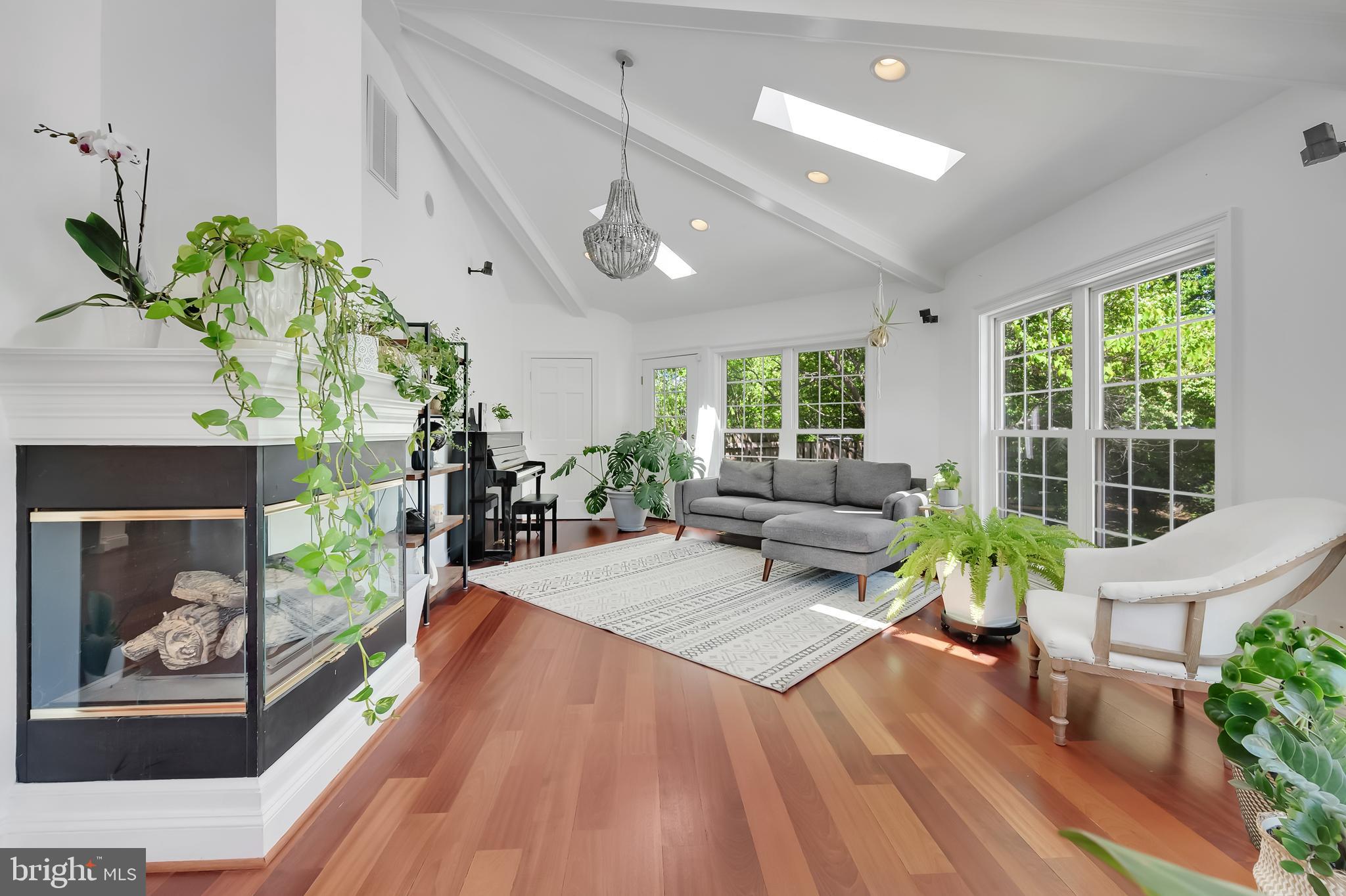 LUXMANOR - Residential