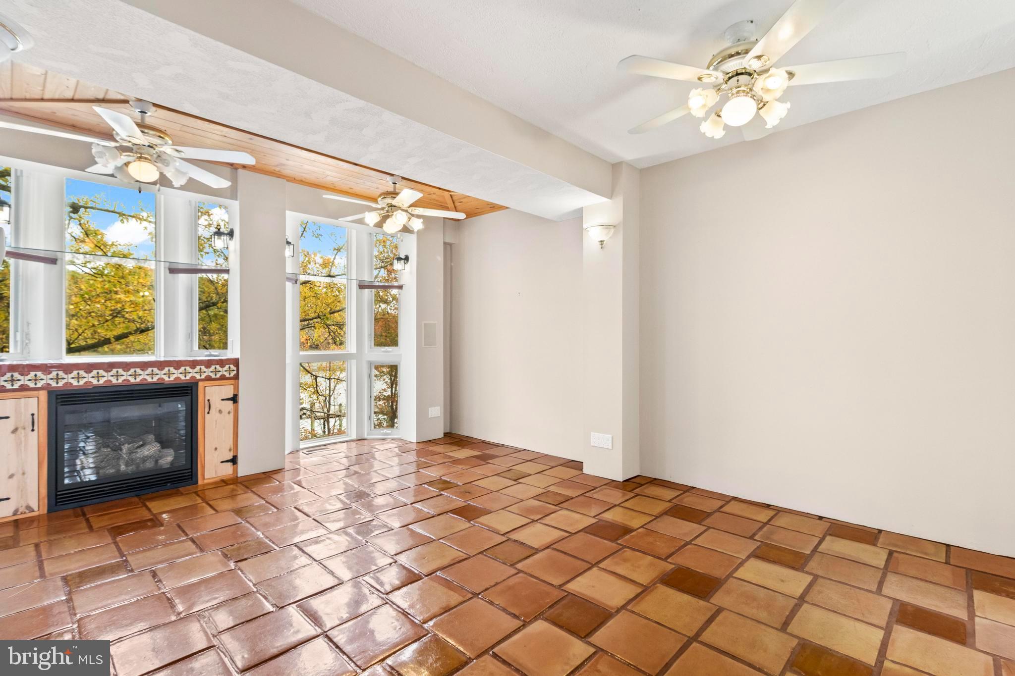 WOODLAND POINT SUB - Residential