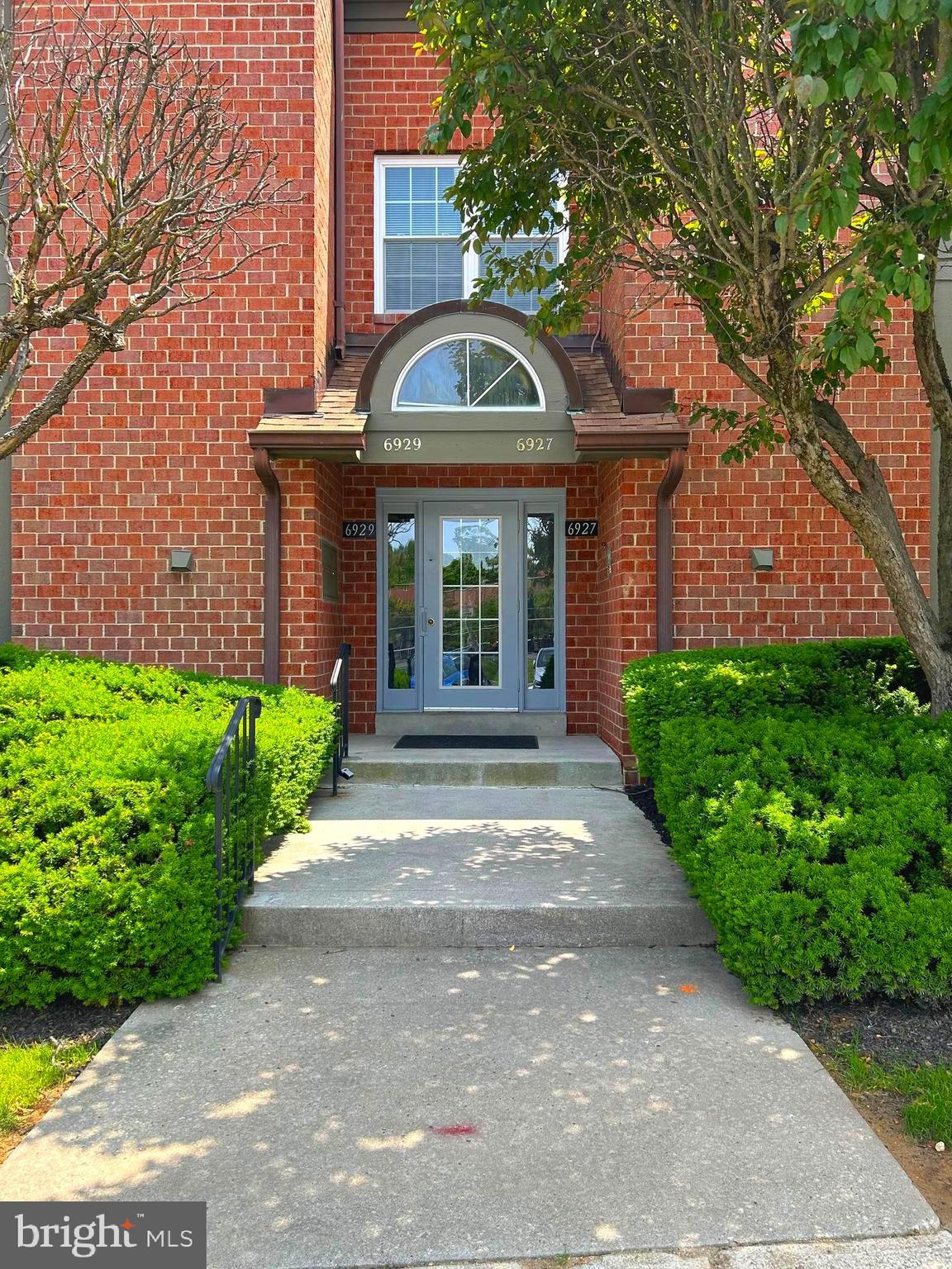 Discover elegant condo living in this bright and spacious 2-bedroom, 2-bathroom residence nestled in a great community. Featuring gleaming vinyl floors, an open-concept living and dining area drenched in natural light, and a well-designed kitchen with stainless steel appliances and ample cabinet space. The primary bedroom includes a private en-suite bath and a generous closet. Enjoy the convenience of in-unit laundry, reserved parking, and access to community amenities. Located just minutes from shopping, dining, top-rated schools, and commuter routes, this charming condo offers the perfect blend of comfort, style, and practicality. Schedule your private tour today!