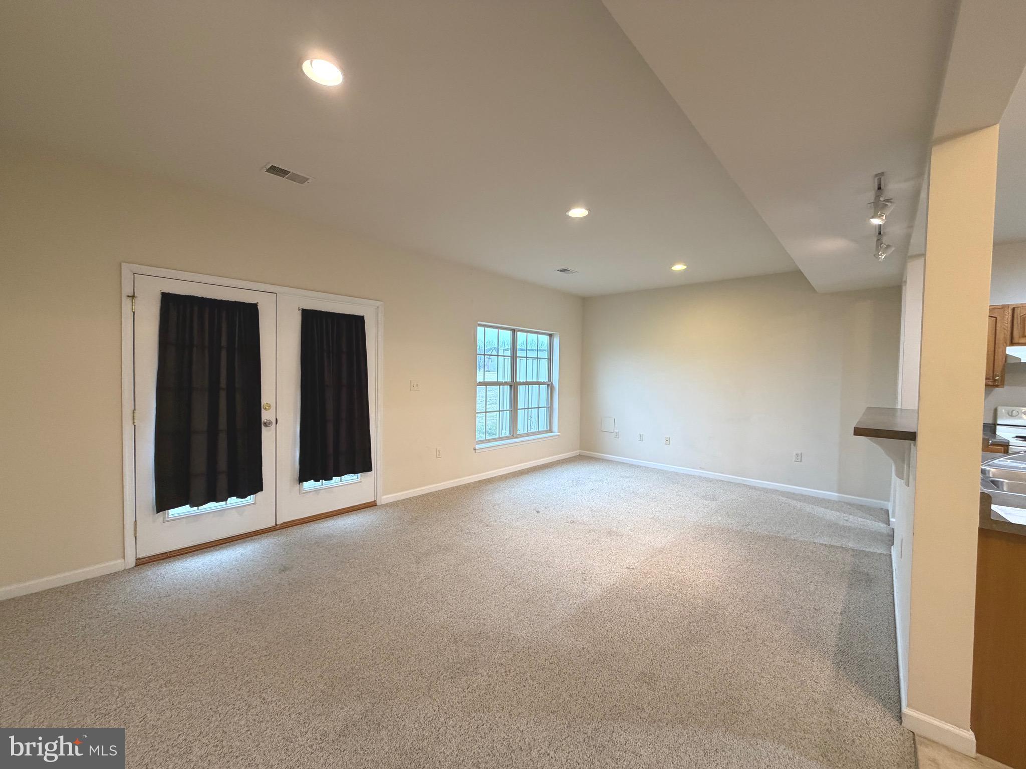 NICHOLSON SQUARE VILLAGE - Residential