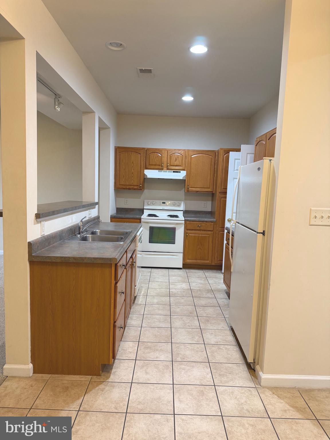 NICHOLSON SQUARE VILLAGE - Residential