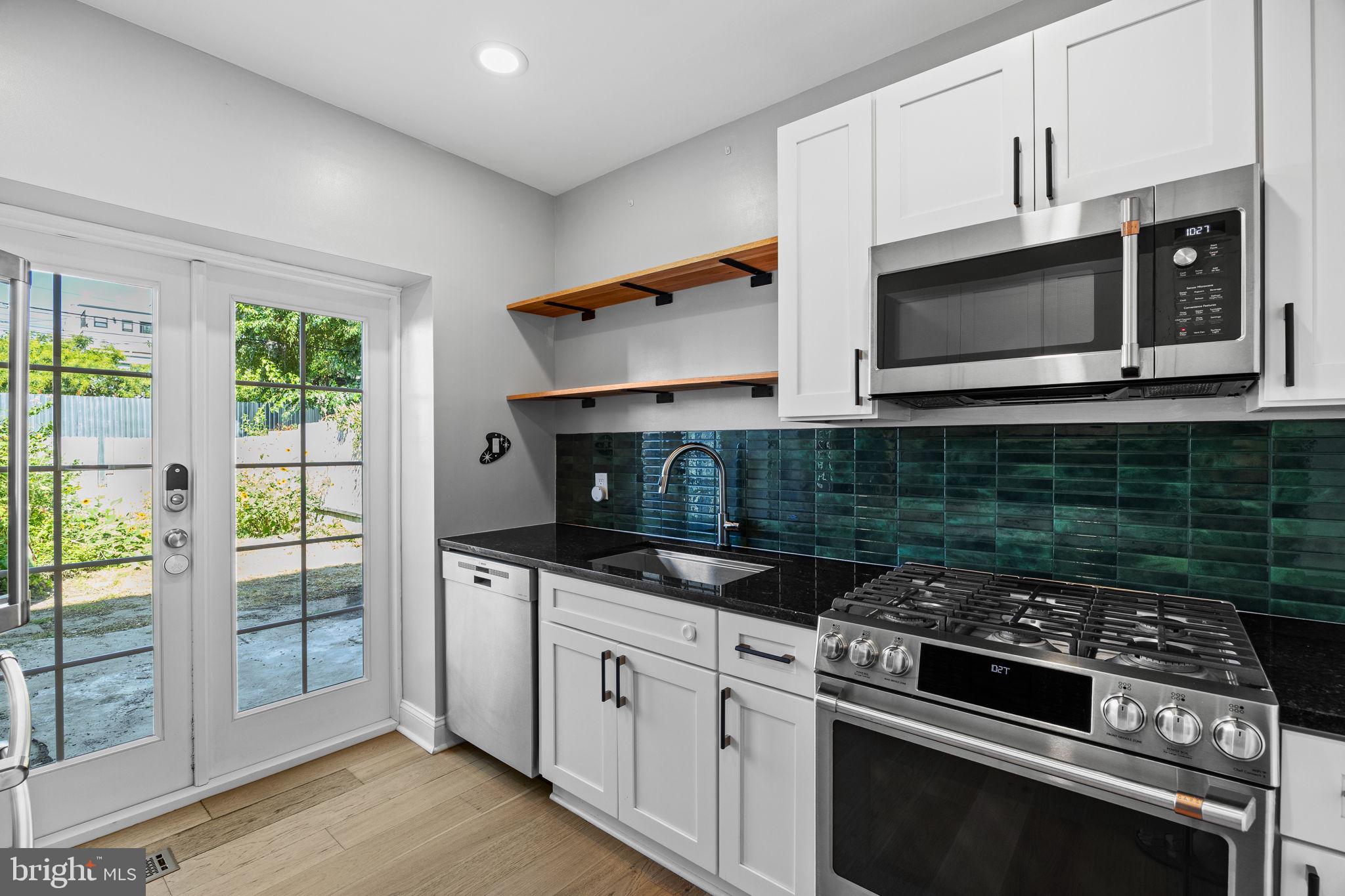 EAST KENSINGTON - Residential