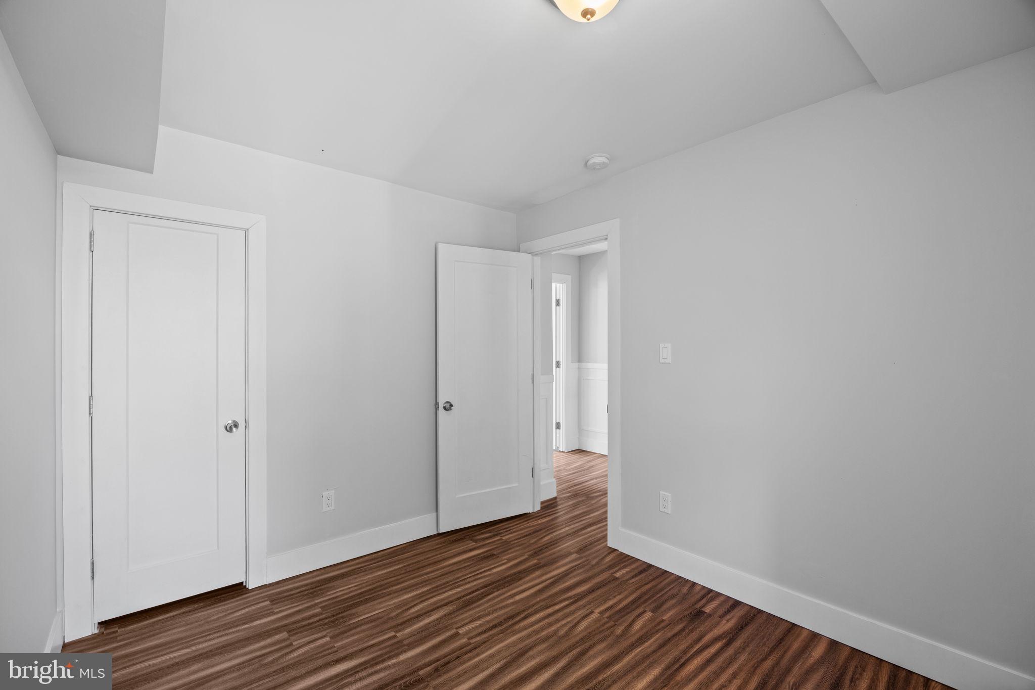 EAST KENSINGTON - Residential